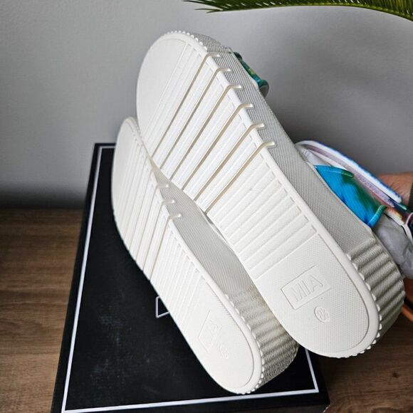 NEW IN BOX MIA MARI MTY RUBBER TIE DIE STYLE SANDALS STRAPPY SIZE 8.5 - Picture 11 of 11